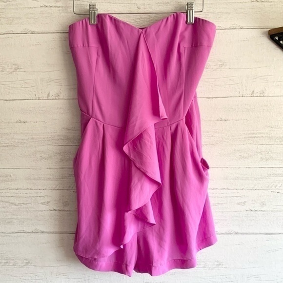 Express Sweetheart Neckline Ruffle Romper - Picture 5 of 12